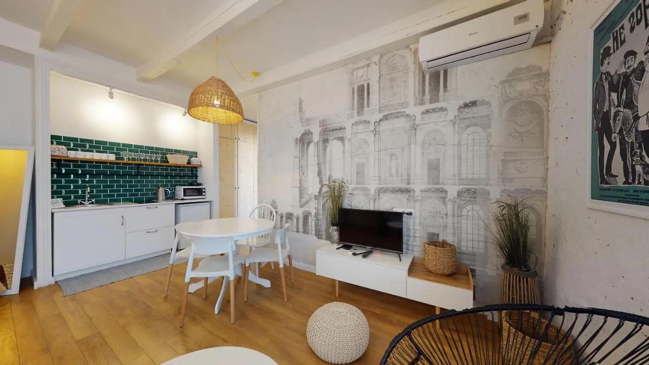 Proper Apartments Stunning & Elegant Apartments In The Heart Of טביליסי גאורגיה