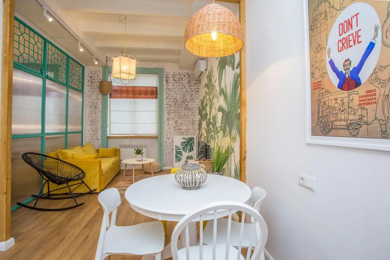 Proper Apartments Stunning & Elegant Apartments In The Heart Of טביליסי