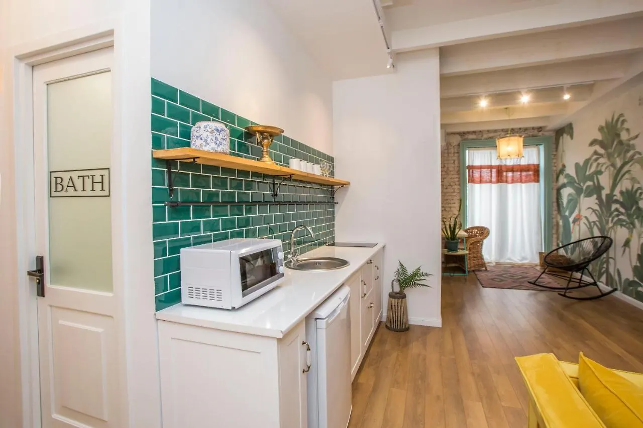 Proper Apartments Stunning & Elegant Apartments In The Heart Of טביליסי